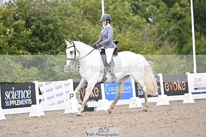 250907-105033-06368 - 070-Charlotte.DoreyDeards.Silver.Bounce