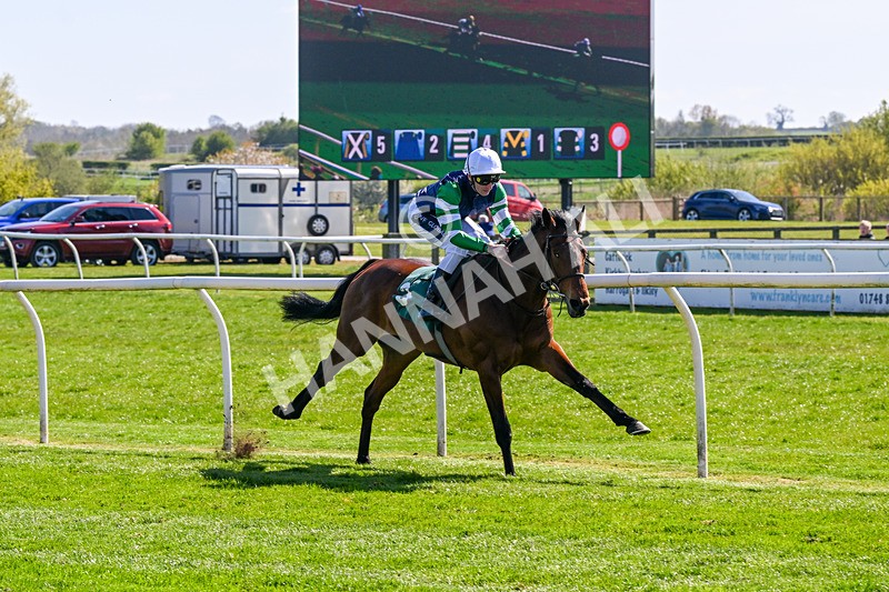 220426-Race 3-Cranachan-0311 - Race 3