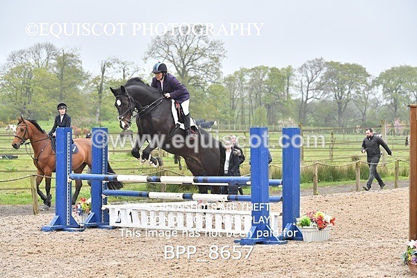 BPP_8657 - CLASS 24 SUN Senior BritiNovice/ 90cm Open