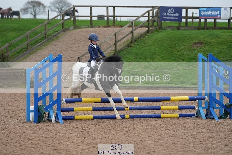 251116-094446-01404 - Cls 18 Clear Round 50cm