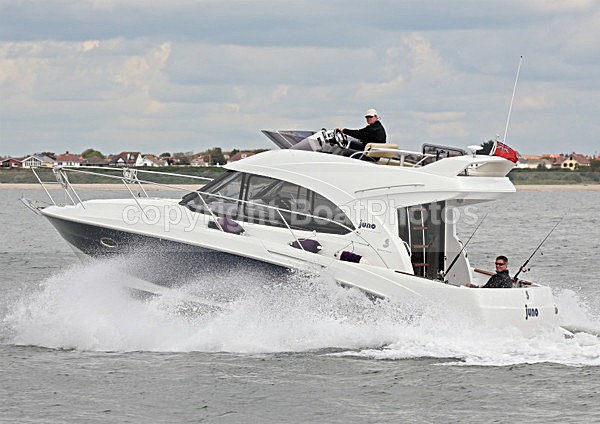 120720 JUNO WT7A7186 - Flybridge Cruisers