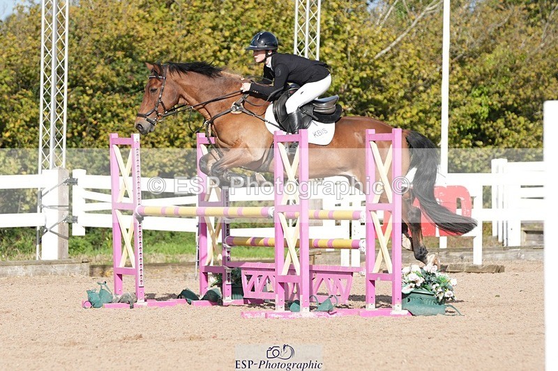 251005-104305-02622 - Cls 22 British Novice and 90cm