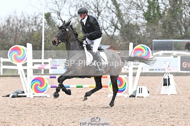 251205-124329-00520 - Cls 7 Snr Newcomers and 1.10m