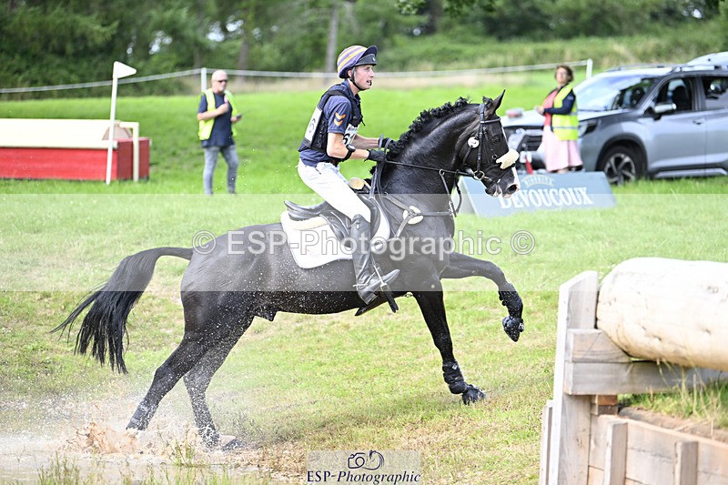 240804-155332-18442 - 616-Max_Forster-HEVANS_ROYAL_REVOLUTION