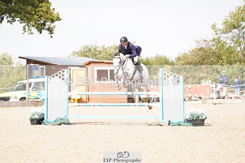 241004A-124154-00443 - Fri 03 Snr Newc & 1.10m Open