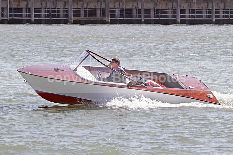 100417 ANCHORAGE SPORTSMAN IMG_1108 - Speedboats