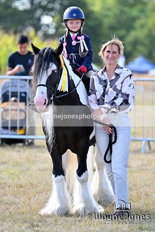 WJ7_9972 - Kellie and Nancy at Swallowfield 31-08-26