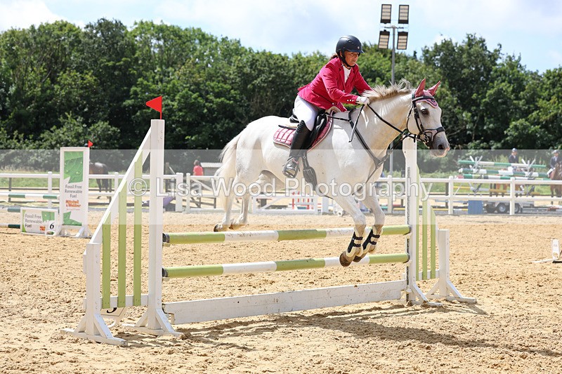 3E7A0492 - Class 9: Senior British Novice/90cm open