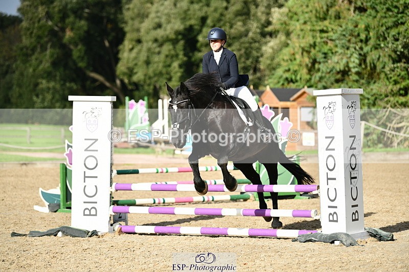 251004A-154841-01986 - Classes 8 & 9 70cm