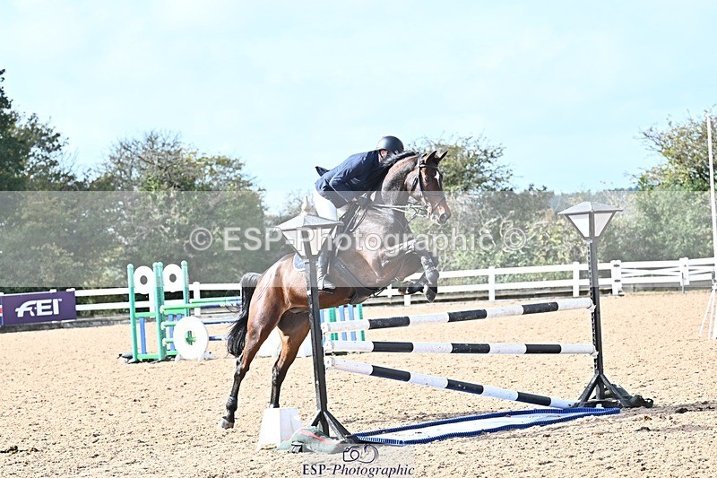 261014-130622-00566 - Cls  05 Snr Newcomers & 1.10m Open