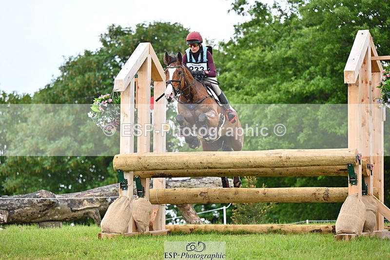 250524A-154738-14419 - C-233-Abbie.Burbidge-FEELING.FANTASTIC