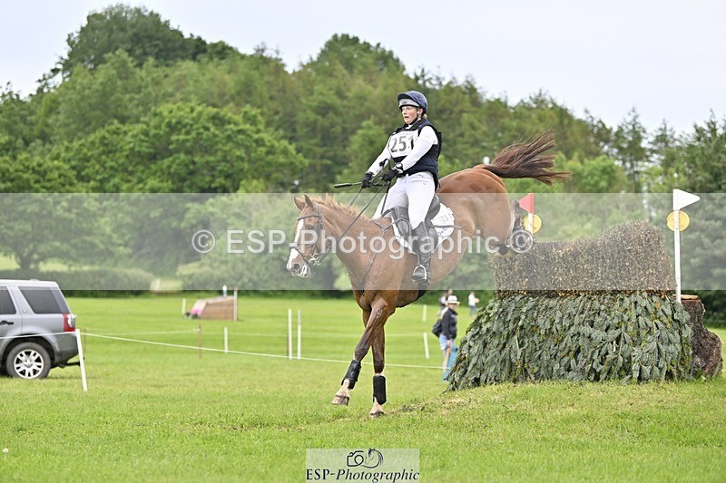 240525-161048-16989 - 251-MILESTONE_GOLD-Gaby_Bull