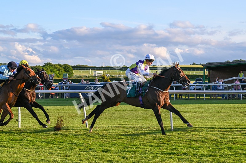 300525-Race 5-Wicket Keeper-7862 - Race 5