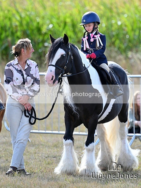WJ7_9882 - Kellie and Nancy at Swallowfield 31-08-26