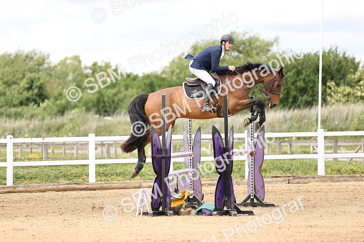 SBM_003045 - Class 11 - Senior Newcomers - 1.10m