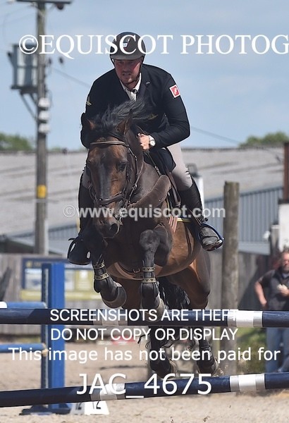 JAC_4675 - CLASS 7 Senior Foxhunter/ 1.20m Open