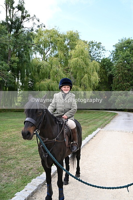 WJ6_3780 - Berks & Bucks - The Old farmhouse - Hound Exercise 20-08-25