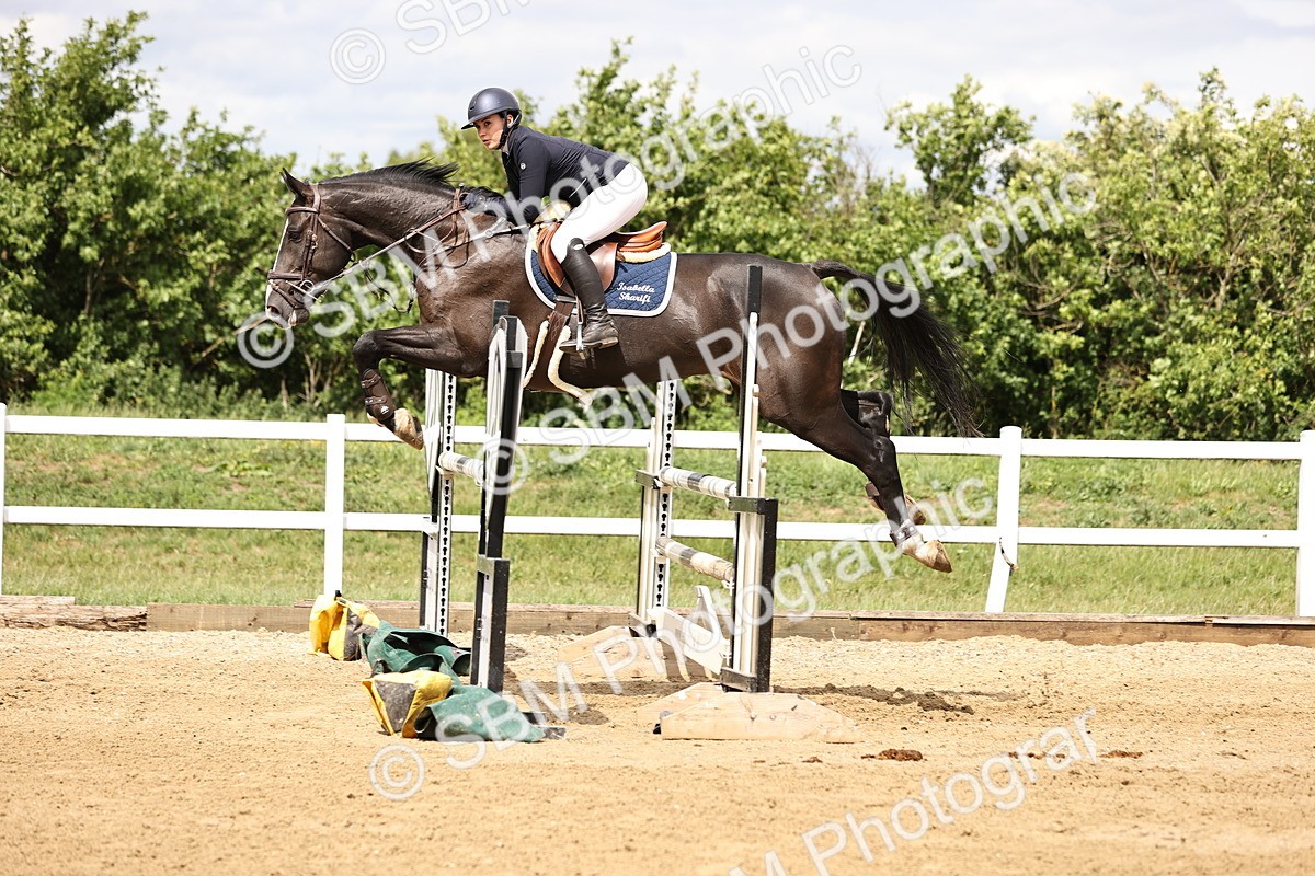 SBM_003402 - Class 11 - Senior Newcomers - 1.10m