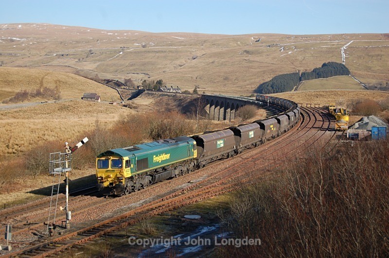 28.2.13 - 66524 6E76 Hunterston - West Burton, Garsdale - Garsdale - 'Chicken Shed'