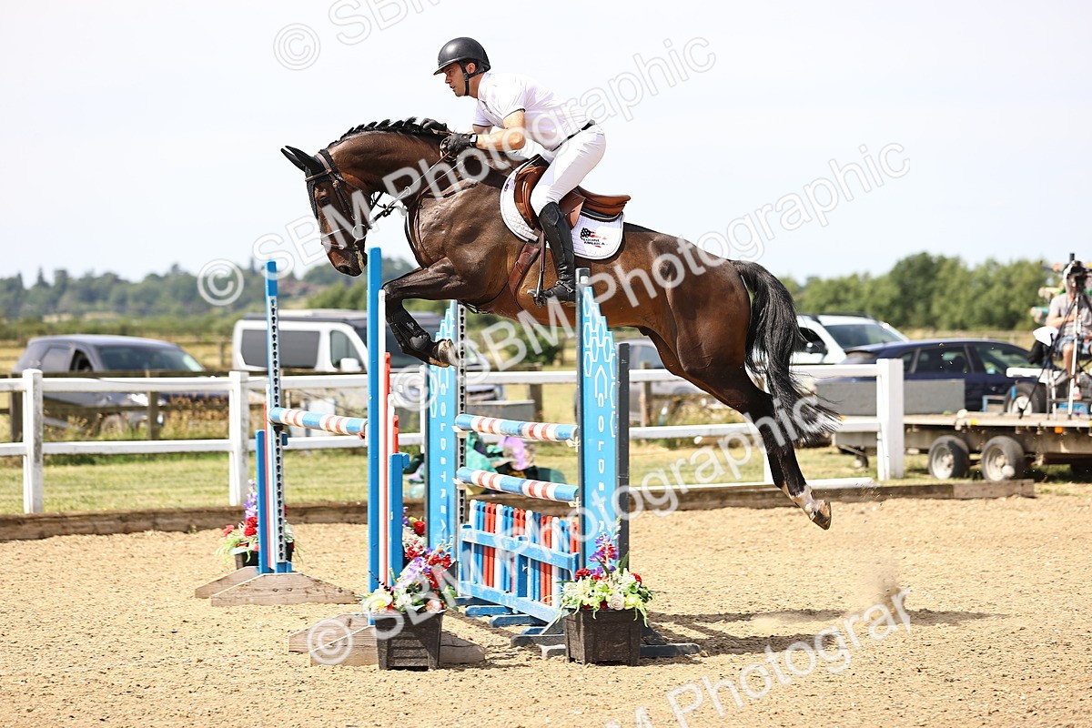SBM_000422 - Class 15 - Redpost Equestian Senior Foxhunter - 1.20m