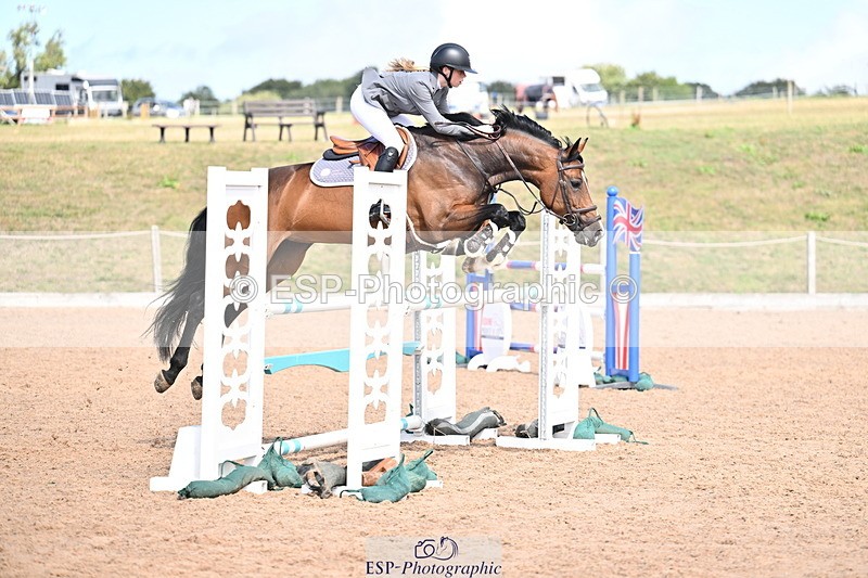 250827B-134156-00629 - Cls 4 Snr Newcomers 1.10m