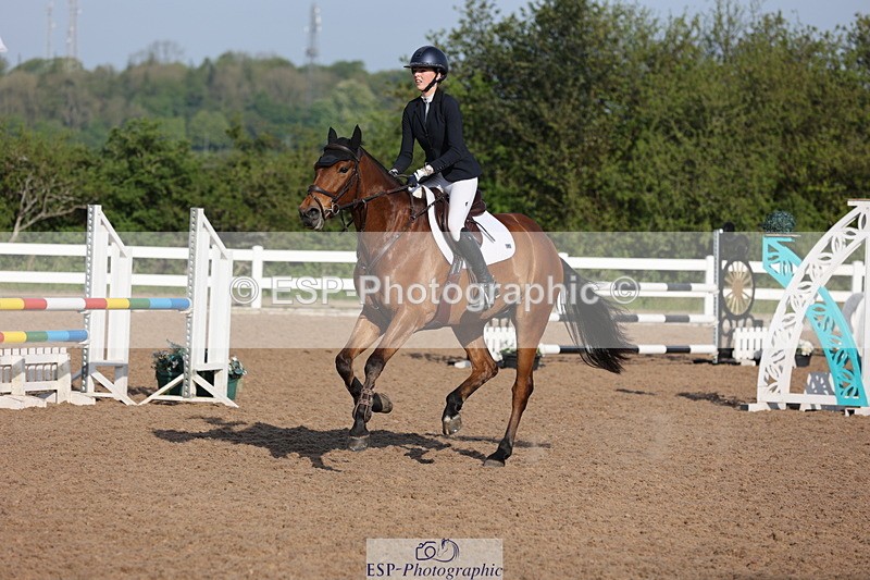 240510A-082017-04185 - Cls 13 British Novice and 90cm Open