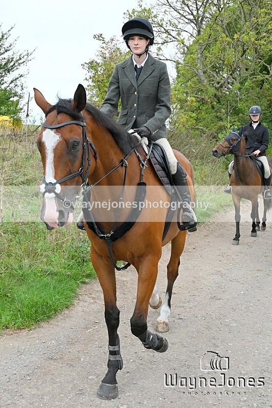 WJ7_0854 - Berks & Bucks Hound Exercise Blewbury 13-09-26