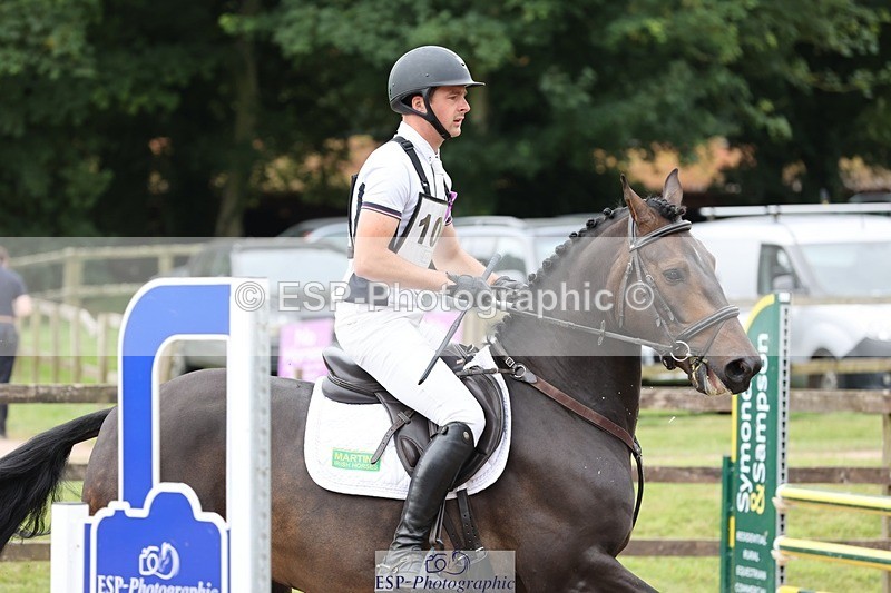 240803-102458-00550 - 104-Ollie_Martin-MIH_HUNTERS_BEAR