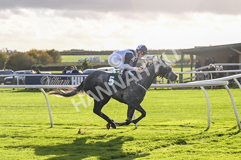 281025-Race 2-Grey Horizon-0906 - Race 2