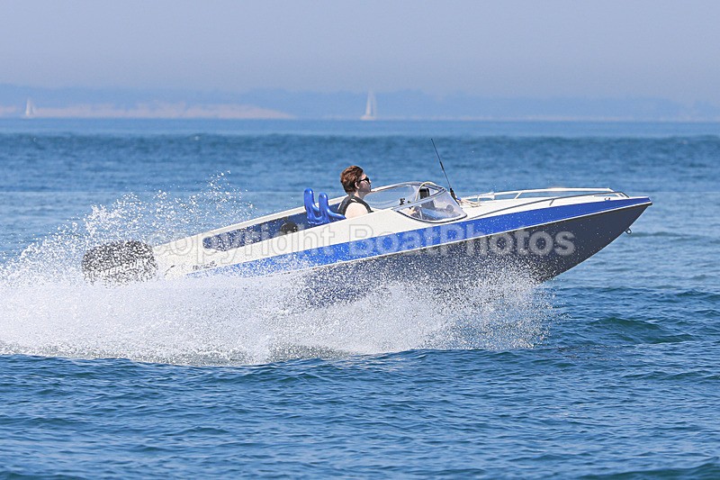 180707 UNNAMED BLUE SPEEDBOAT 1Y3A9436 - ROUND THE ISLAND 2018