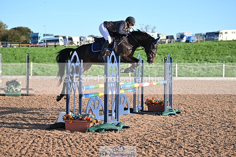 231015A-085958-06811 - Cls 28 Newcomers & 1.10m Open