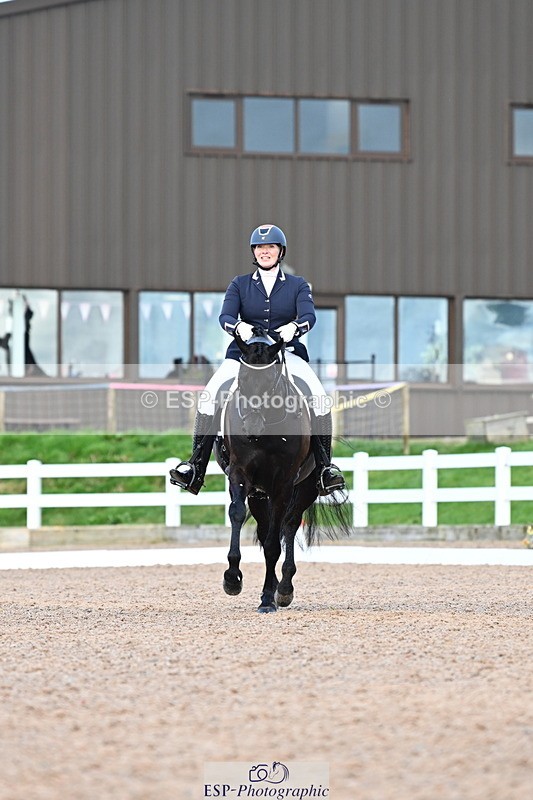 240218A-151319-09029 - 193-SARAH.RIDD-FIRST.KISS