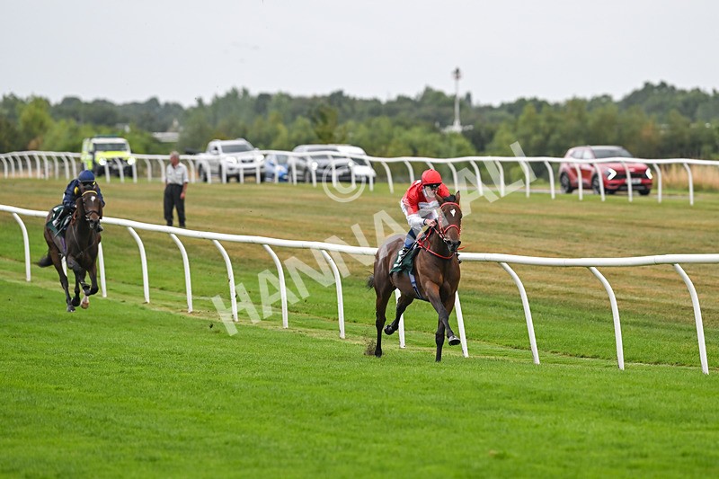 270825-Race 2-Rogue Attraction-4823 - Race 2