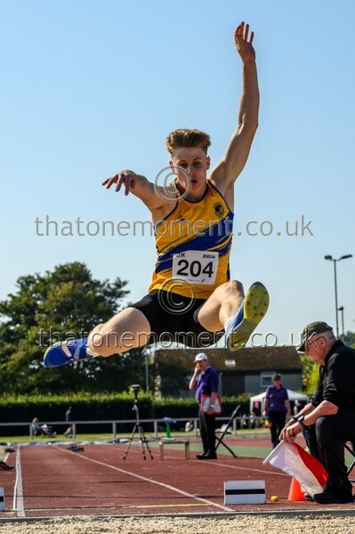 Age25SUN-918923 - Field Male