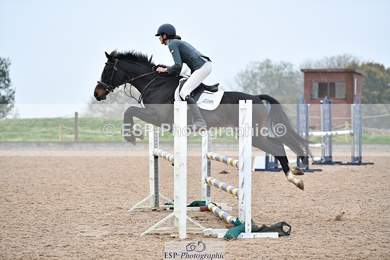 241102A-110918-04206 - SAT Cls 9 British Novice and 90cm Open