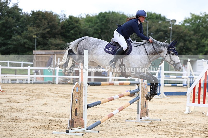 3E7A3204 - Class 8: Senior Newcomers/1.10m open