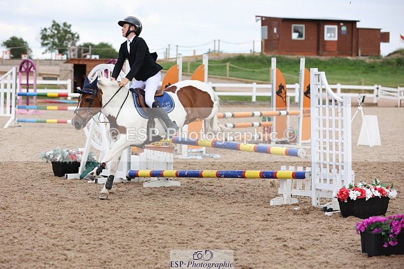 240630A-175310-16200 - Cls 28 Stepping Stones 128cm + 138cm