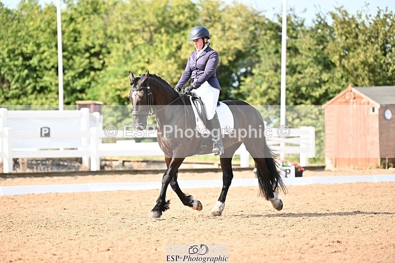 250815-095232-00227 - 027-Samantha.PringTongwynlais.Moon.Dancer