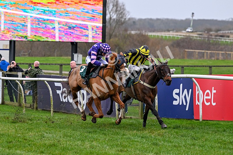 281225-Race 1-Couldbeaweapon-9943 - Race 1