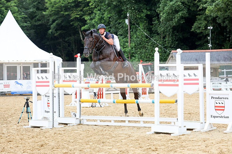 3E7A6450 - Class 8: Senior Newcomers/1.10m open