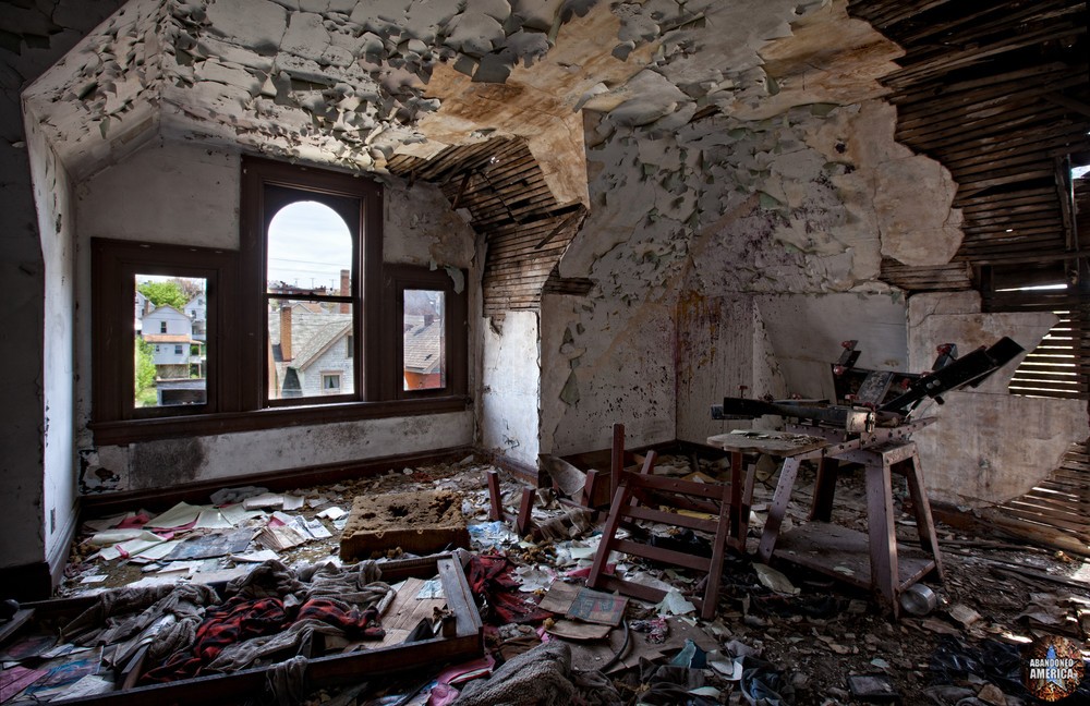 Abandoned Western Pennsylvania Home | Decaying Attic