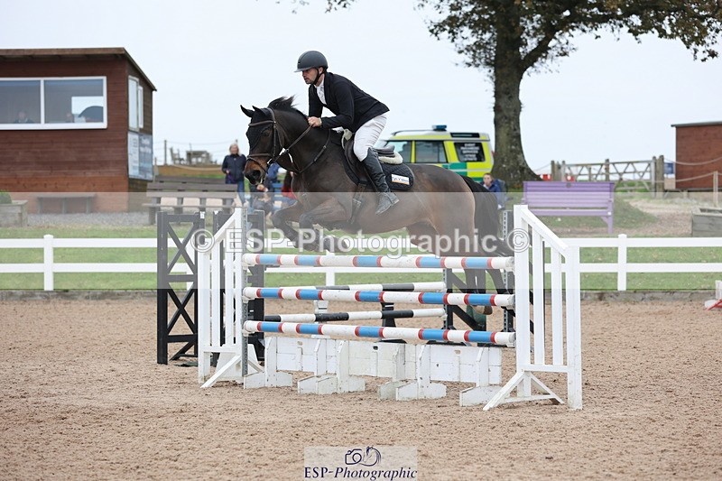 241101A-133403-02145 - FRI Cls 6 Foxhunter and 1.20m Open