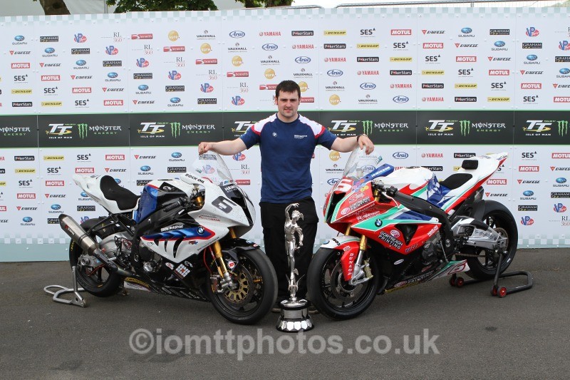 TT148822 - Senior TT Podium