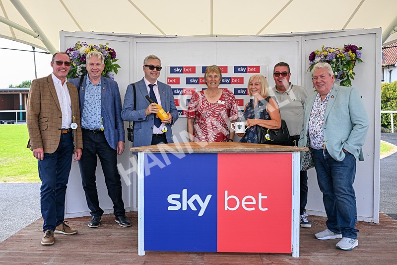 220726-Race 6-Barmyblade-3948 - Race 6 16.42pm Racing Again 4th August Handicap