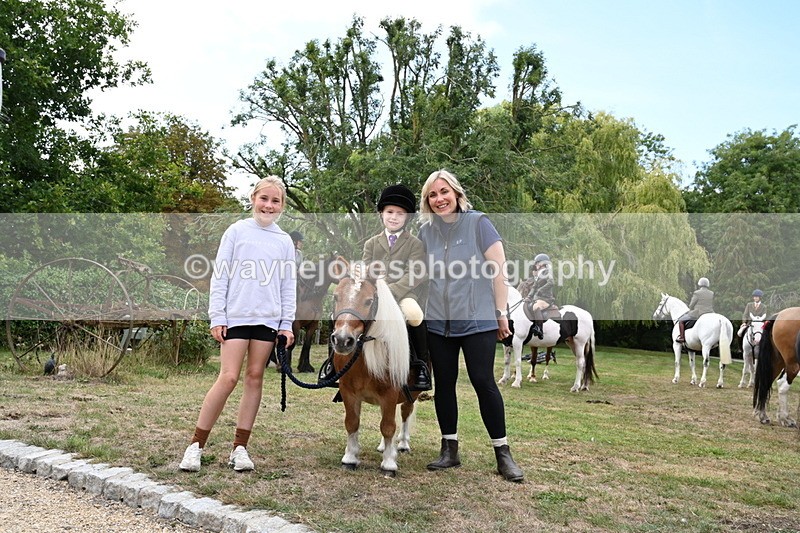 WJ6_3765 - Berks & Bucks - The Old farmhouse - Hound Exercise 20-08-25