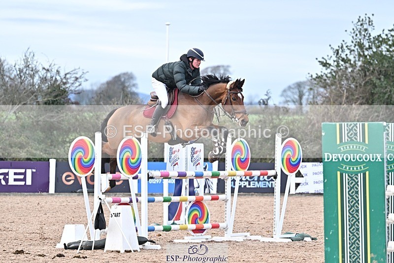 251126-134402-00621 - Cls 5 Foxhunter and 1.20m