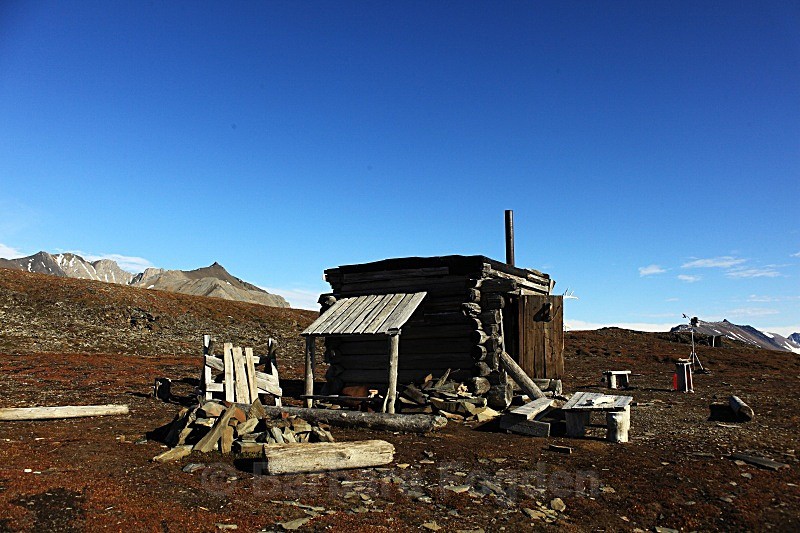 Trapper's hut 4184 - Autumn