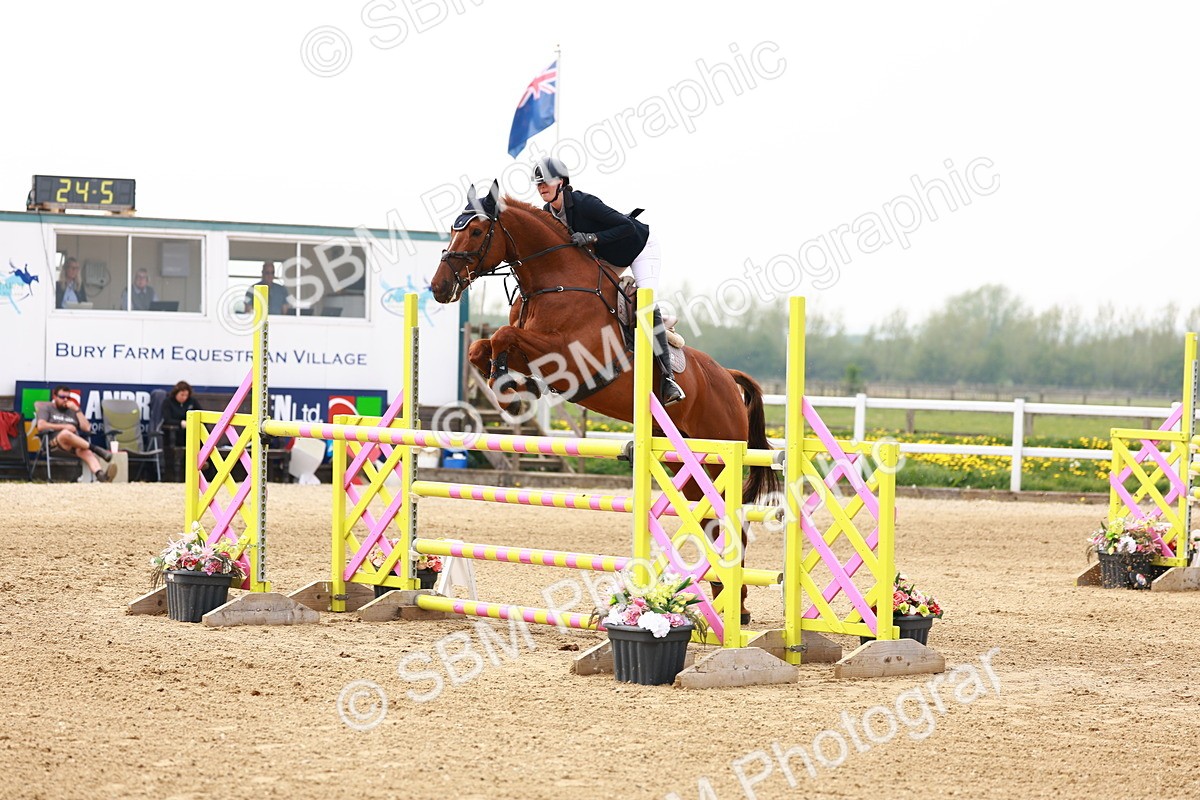  - Class 19 - Senior Foxhunter - 1.20m