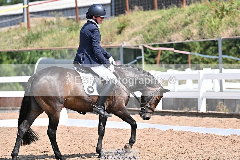 250816-122629-04023 - 090-Sarah.GoddardSaris.Fingers.Crossed