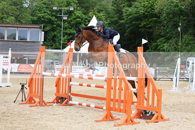 3E7A9419 - Class 8: Senior Newcomers/1.10m open